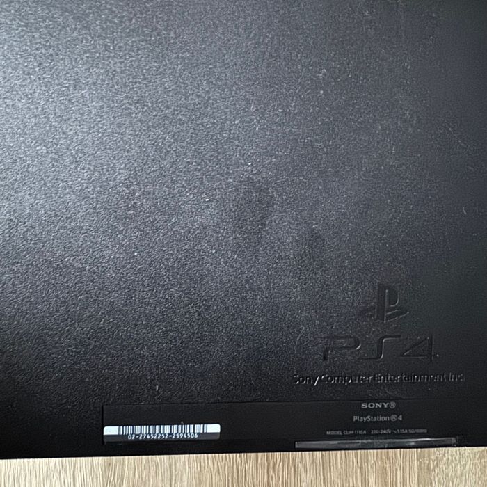 PlayStation 4 + 6 gier