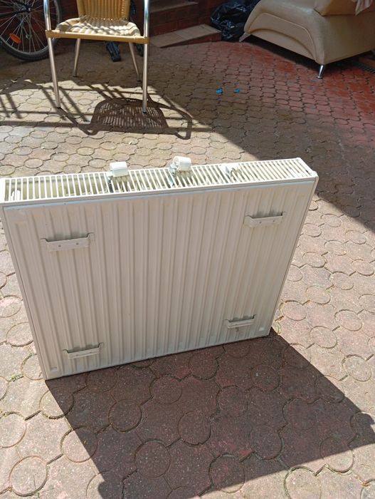Kaloryfer wodny ze śrubunkami