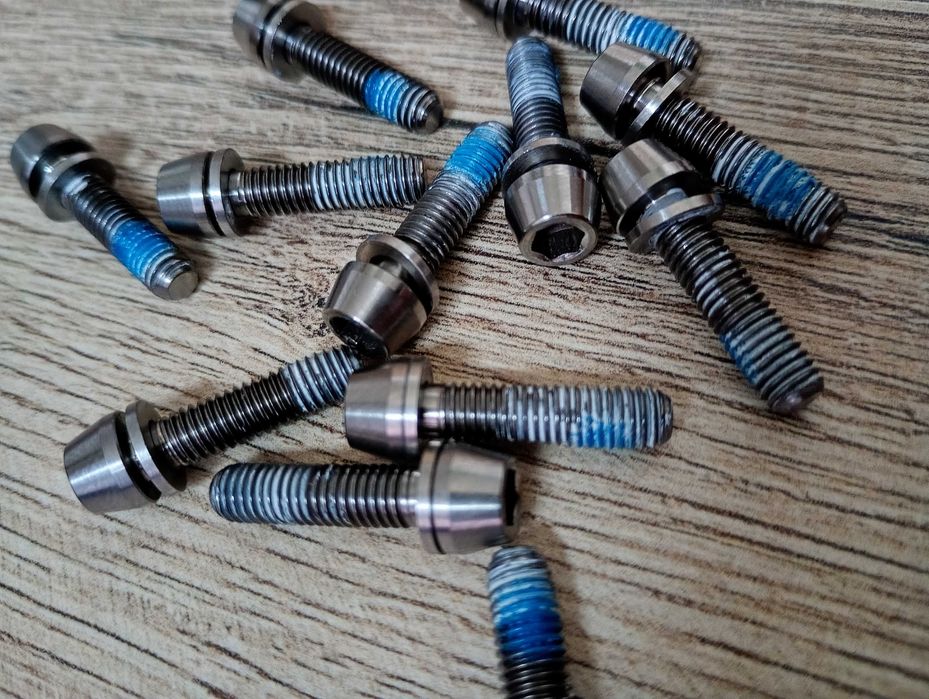 Śruby tytanowe Bontrager M5x18mm do mostka Srebrne Komplet 6szt.