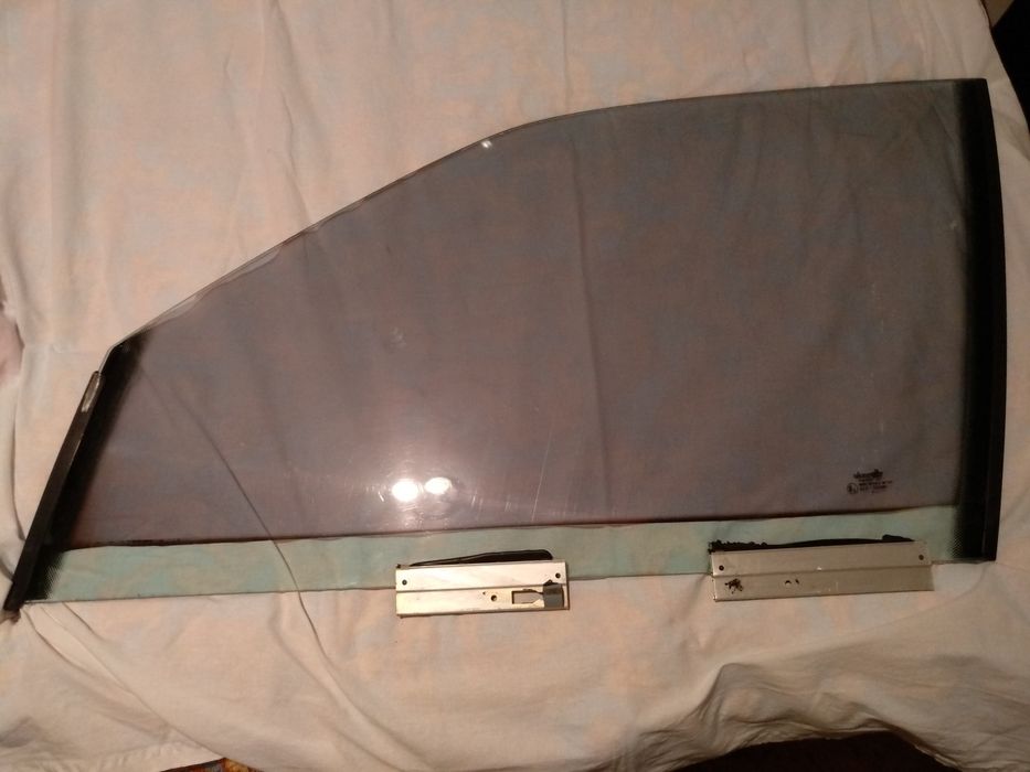 Стекла боковые (в двери) для Мерседес 124