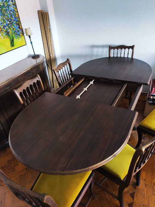 Mesa extensível de madeira + 6 cadeiras