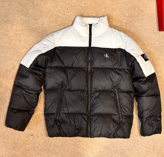 Casacos Calvin Klein. /M/ /L/. 150euros. Leiria