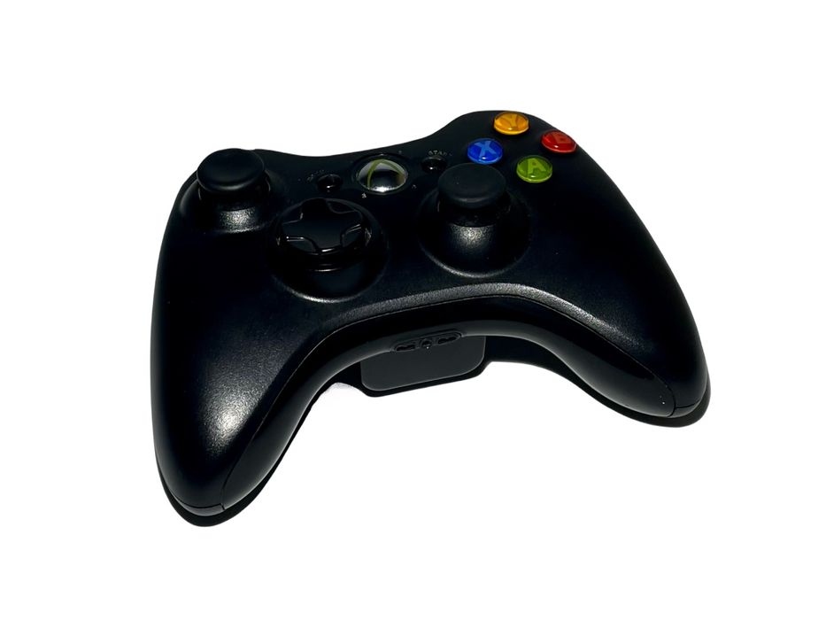 Konsola Microsoft Xbox 360 E 250GB z padem,grą oraz Kinectem – sprawna