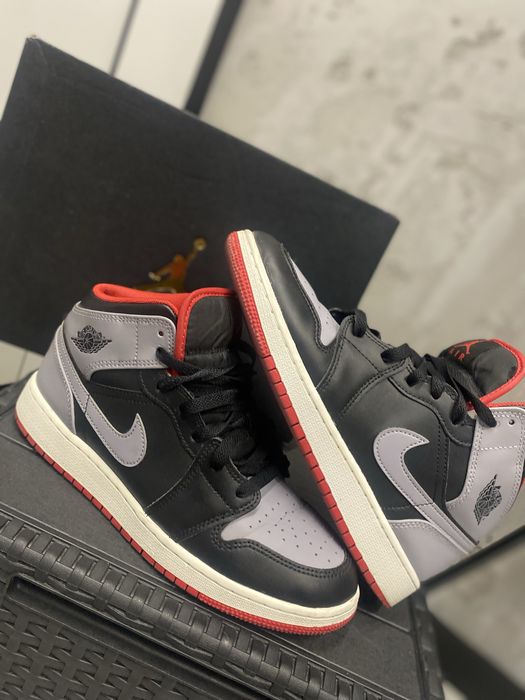 Buty Air Jordan 1 MID (GS)  rozmiar 40