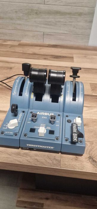 Airbus Captain Pack thrustmaster mais rudder pedals thrustmaster