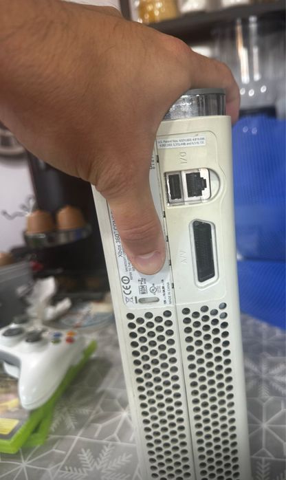 XBOX 360 Com os assessorios TODOS mais 3 jogos!!