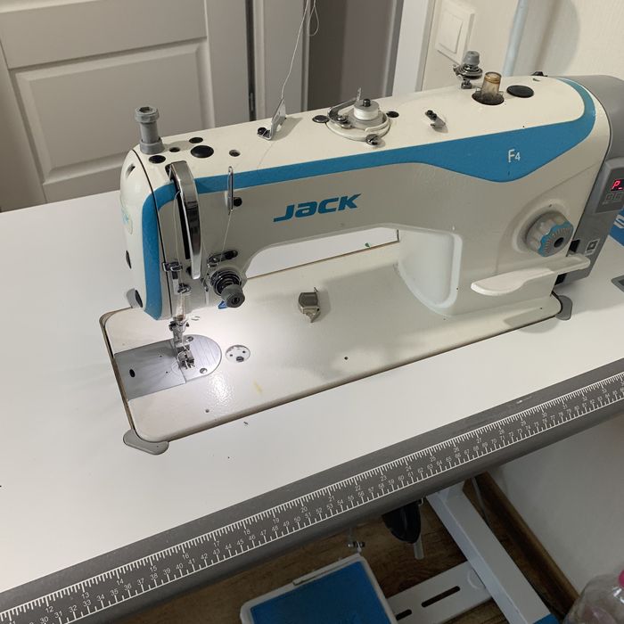 Прямострочка,швейна машина