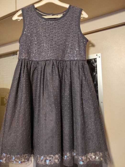 Красивое нарядное платье на девочку 4-5 лет TU