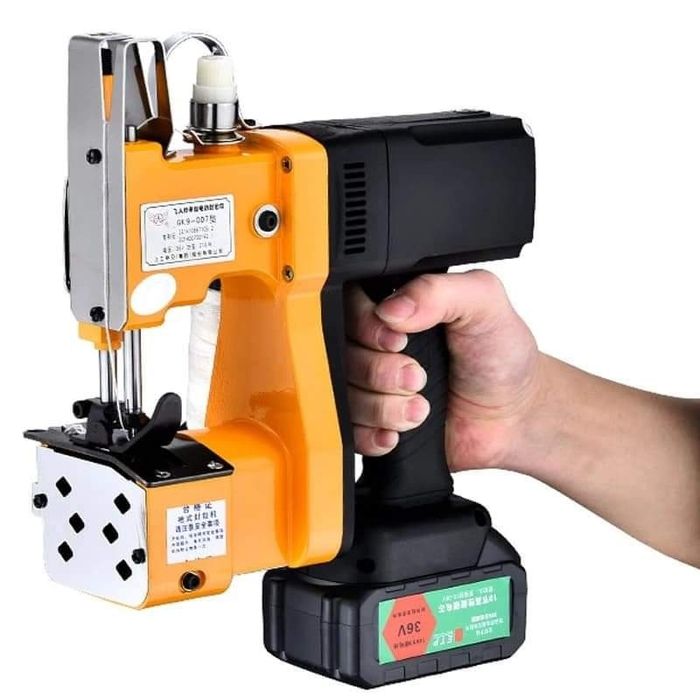 PROMOÇÃO Máquina de coser sacos, lonas, etc. ...