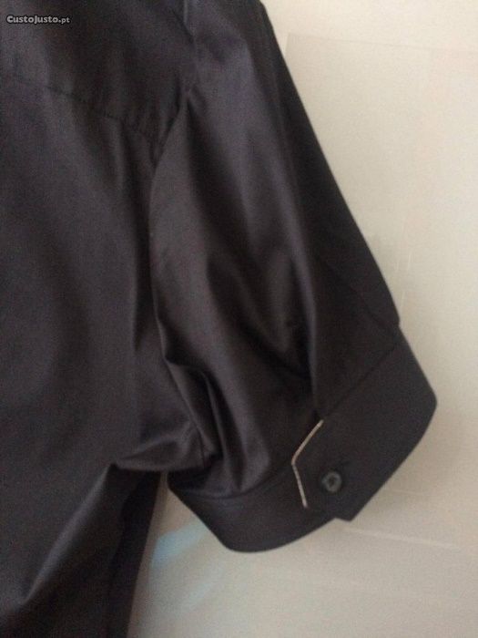 Camisa preta Burberry (original, tam 46)