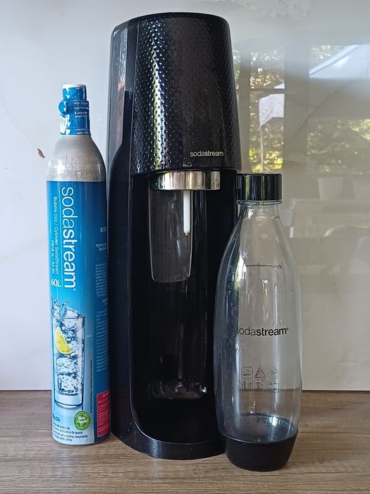 Saturator SodaStream z nowym cylindrem i butelką