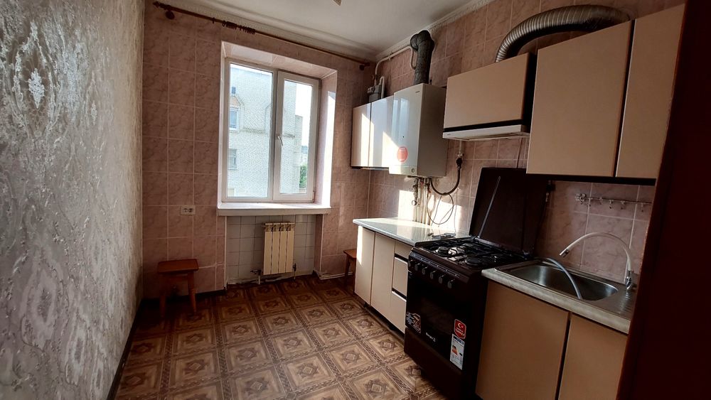 Продам 3-кімнатну квартиру. Вул.Київська,15.