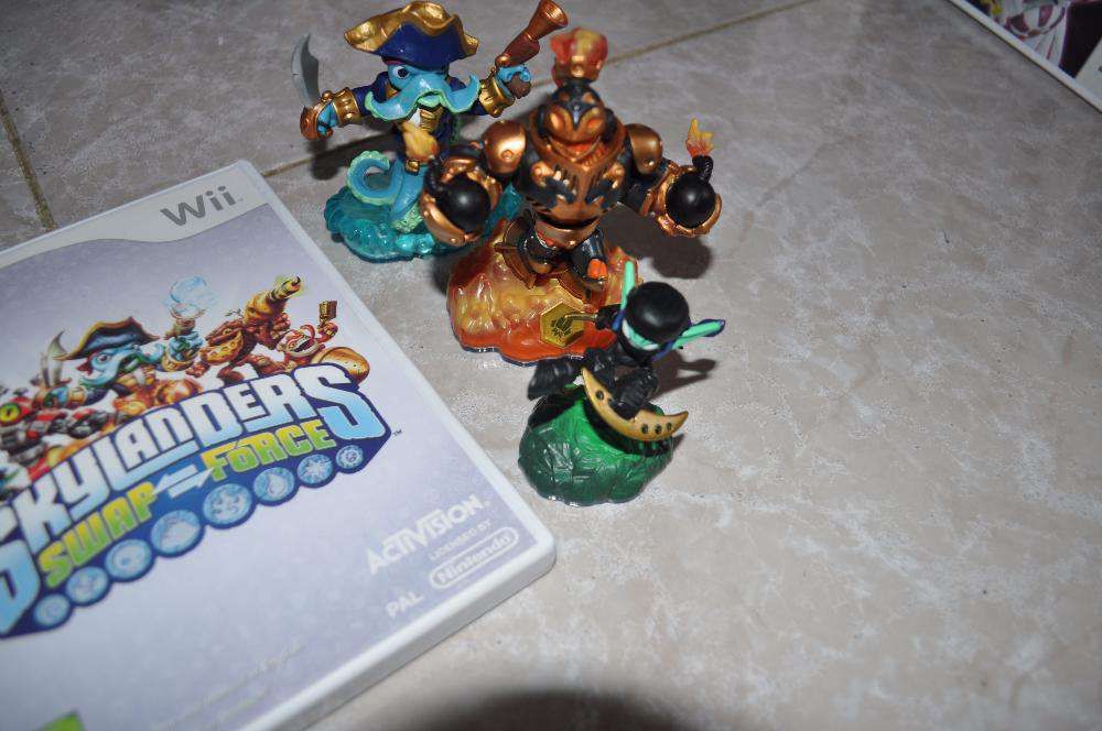 Skylanders Swap force WII: Portal + figuras