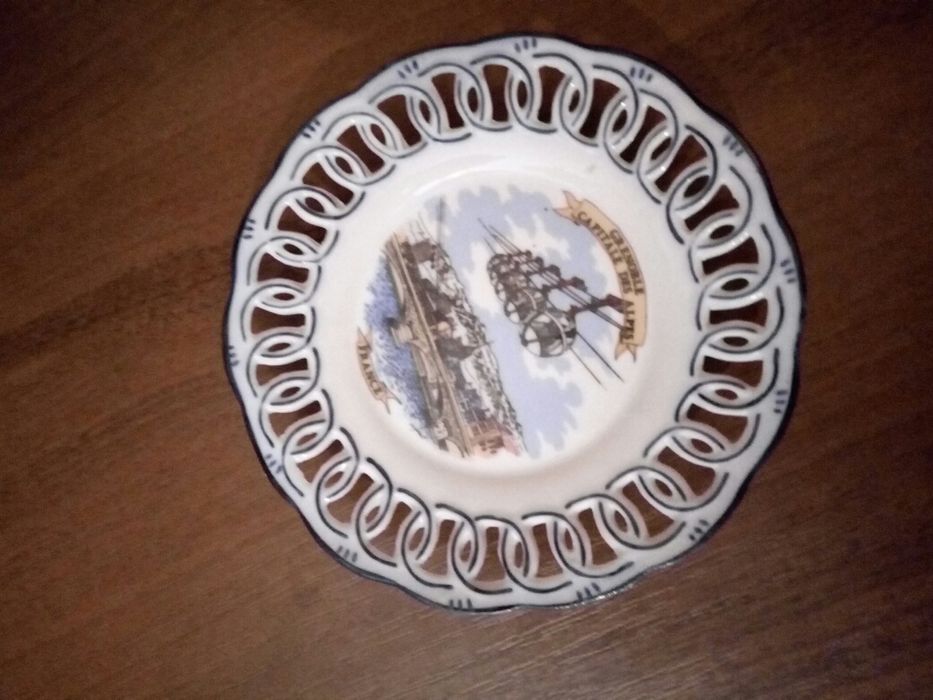 Сувенирная тарелочка Франция