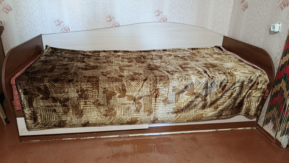 Односпальне ліжко бувше у вжитку в хорошому стані