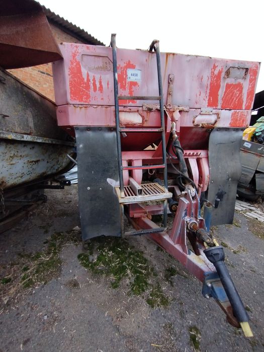 Розкидач Rauch Axis M 30.2