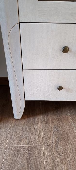 Witryna dąb bielony w stylu prowansalskim