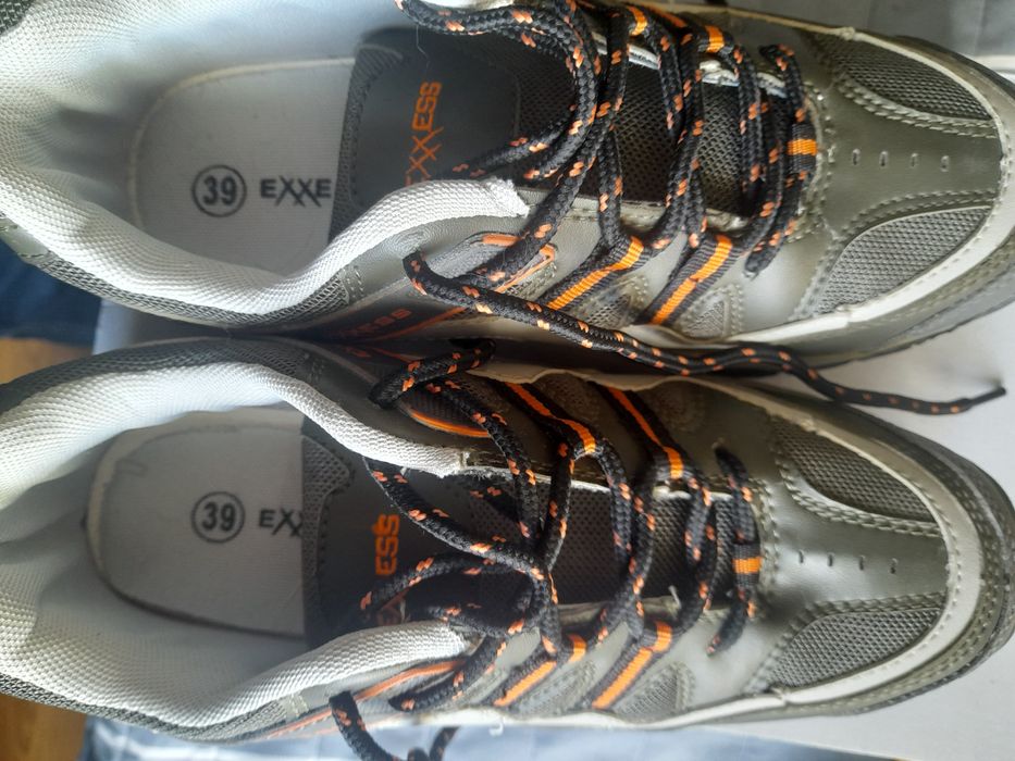 Кроссовки женские