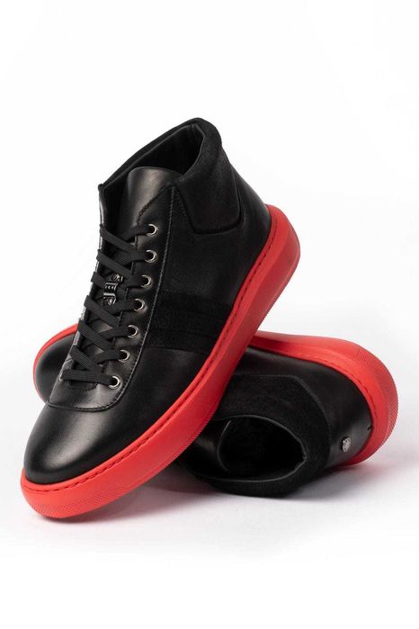 Vendo Lote de Sneakers - NOVOS NA CAIXA - 17Euros/Par. 320 Pares.