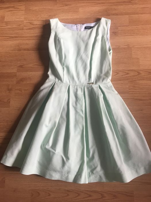 Piękna elegancka miętowa sukienka rozmiar S