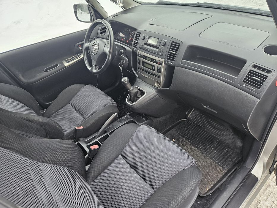 Toyota Corolla Verso 2002 рік 2.0 дизель для військових