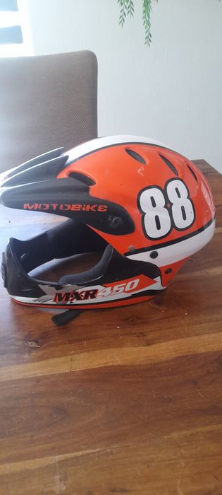 Capacetes como novos