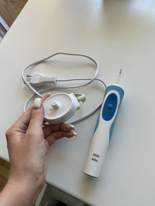 Зубная щетка електрическая Oral-be