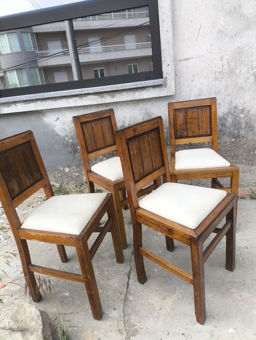 Conjunto de 4 cadeiras vintage em madeira maciça