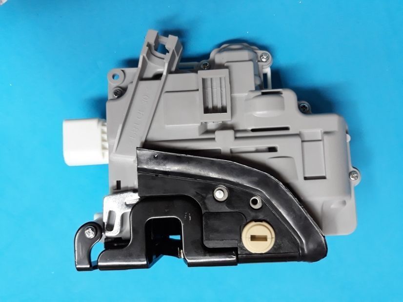 Fecho fechadura eléctrica porta Vw Tiguan Touareg Skoda Superb  NOVO