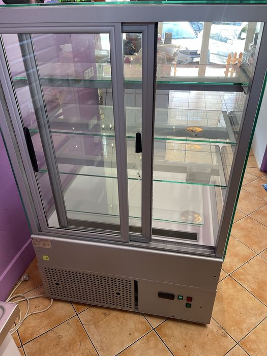 Witryna chłodnicza, cukiernicza