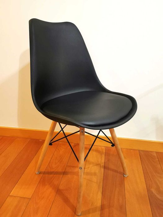 Mesa de jantar redonda + 4 cadeiras