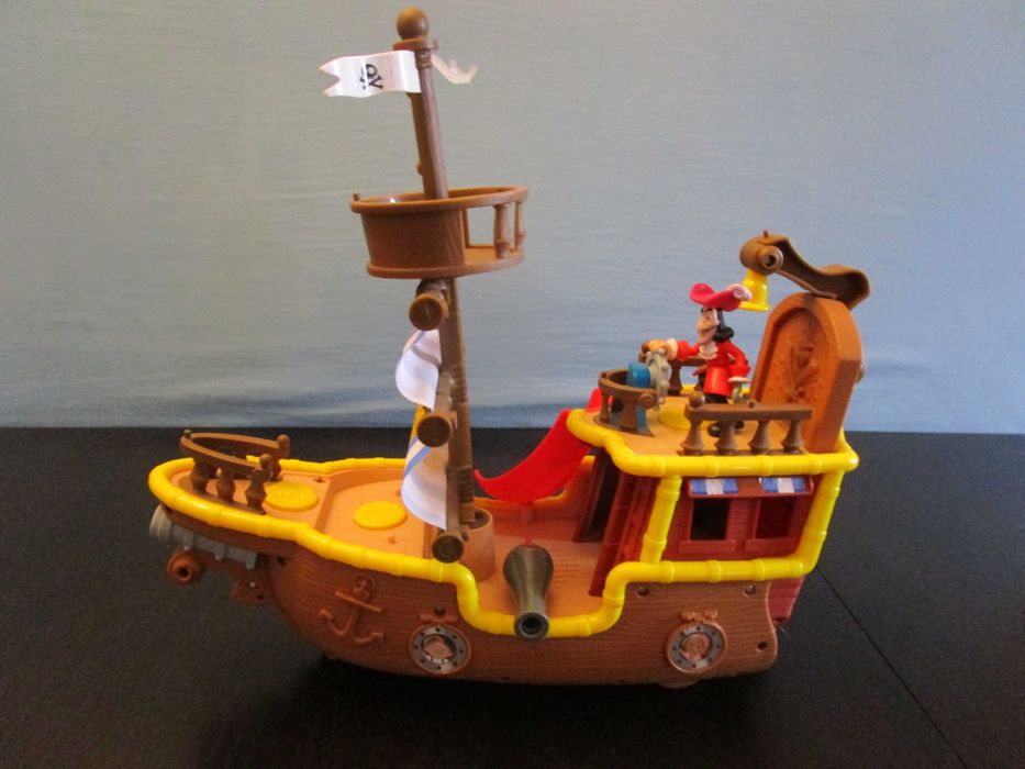 Barcos do Jake Pirata e Capitão Gancho (é possível venda em separado)