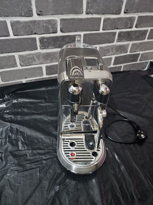 Кавоварка капсульна Nespresso J520 Creatista Plus