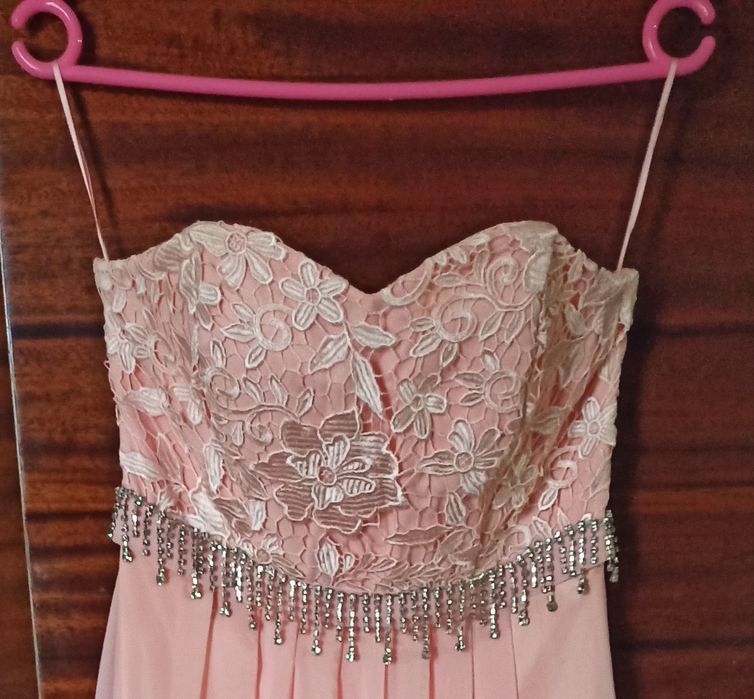 Продам сукню довгу.