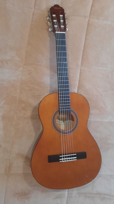 Guitarra 3/4 Valencia