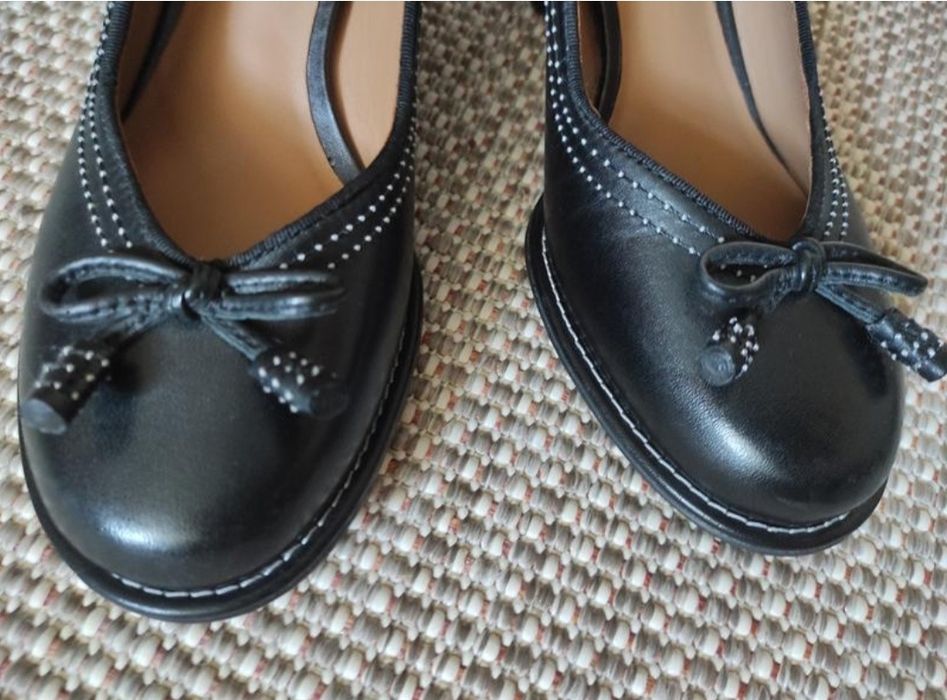 Нові шкіряні туфлі Clarks