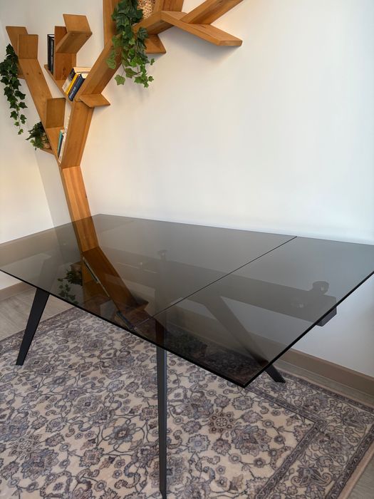 Szklany stół do salonu/jadalni