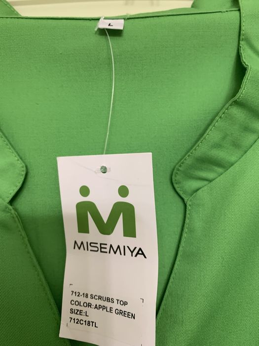 Медична куртка жіноча(L ,M)-2 шт в наявності