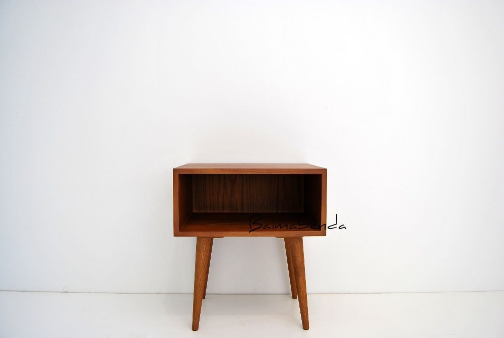 Mesa de Cabeceira ou apoio retro vintage estilo nordico