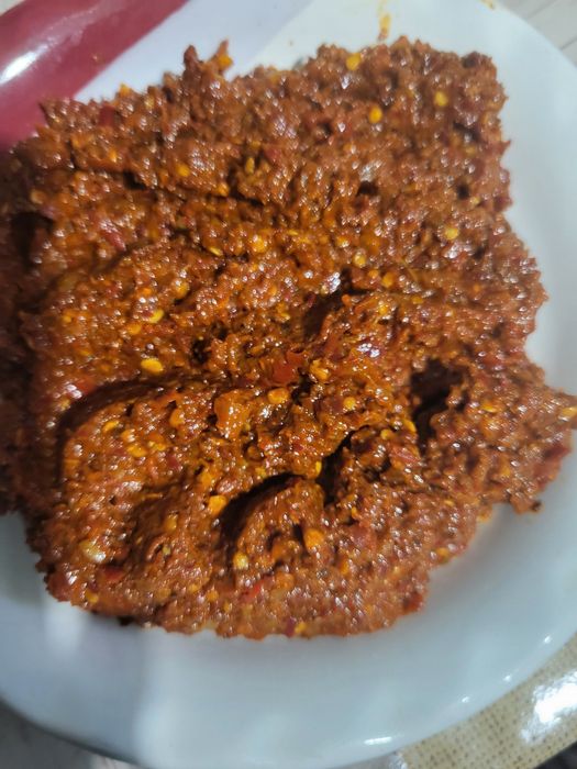 Аджика грузинская,  без уксуса , только натуральные продукты .Чеснок  перец чили ,соль  специи