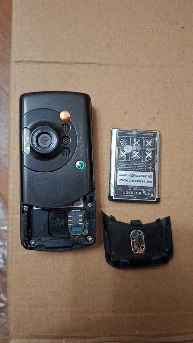 Sony Ericsson W810i  в комплекті