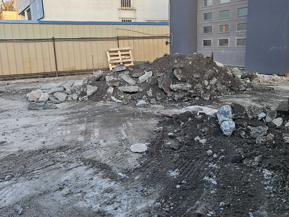 Sprzątanie placów budowy z gruzu ziemi gliny piachu kruszyw z wywozem