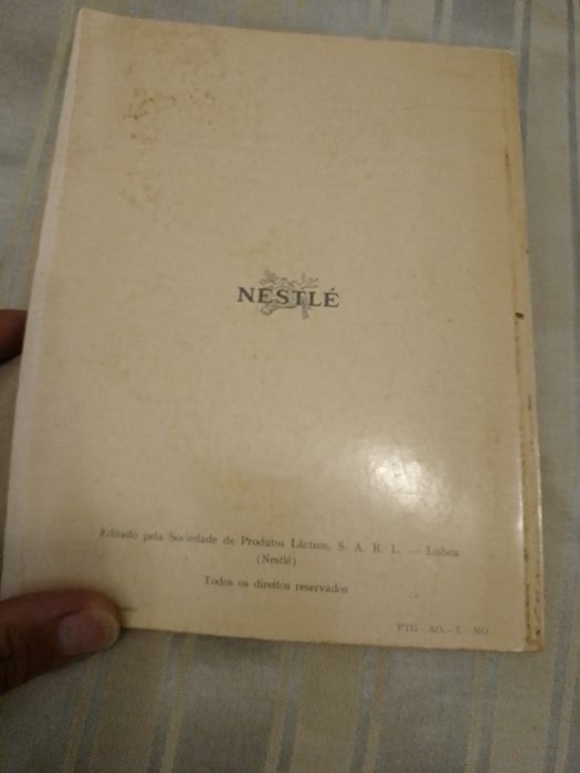 Livro da Nestlé antigo sobre Bébés-1 edição raro-10E-Pau antigo-2E Desde 2E