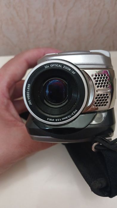 Цифровая видеокамера JVC Everio 20GB (HDD) / Видеокамера JVC