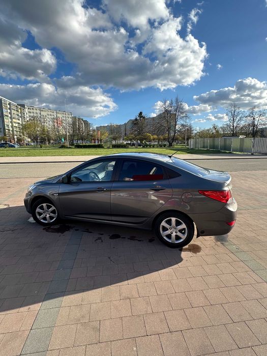Hyundai Accent 2012 1.6 бензин