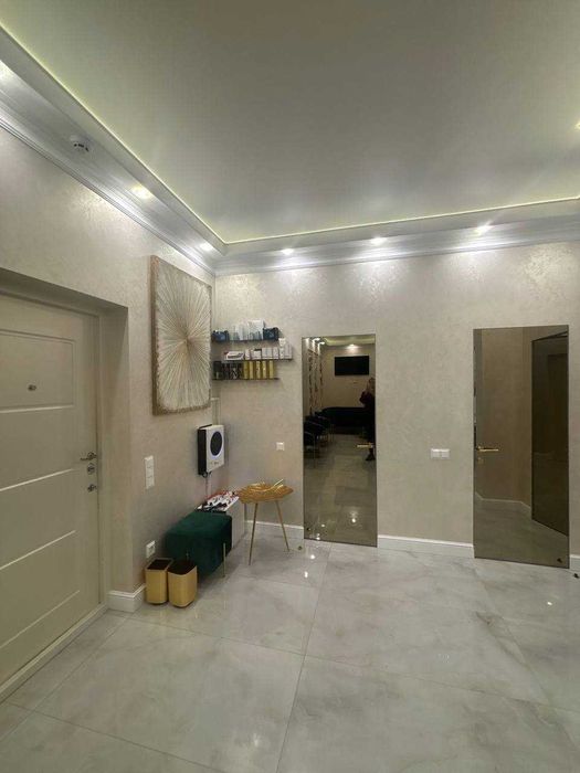 Косметологічна клініка з меблями на Печерську в ЖК KADORR