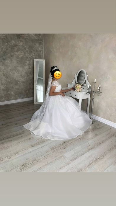 Продам весільну сукню в гарному стані