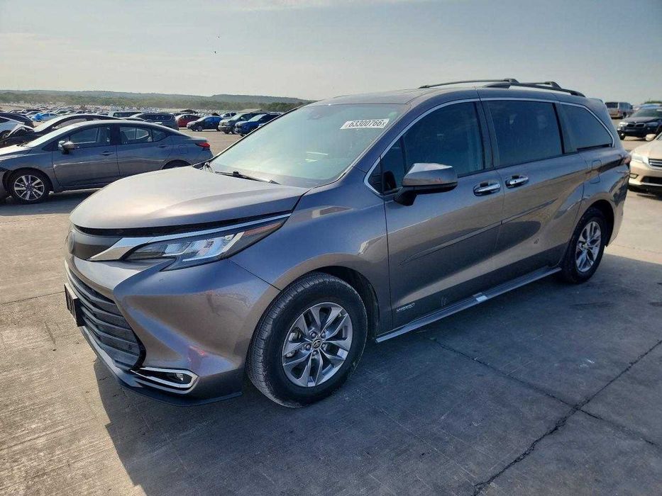 2021 Toyota Sienna XLE