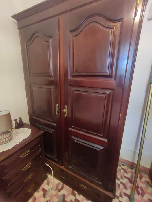Mobília de quarto em mogno -  4 peças