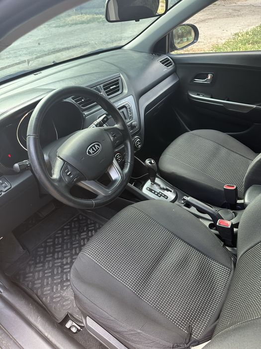 Продам Kia Rio 2012 1.6 бензин
